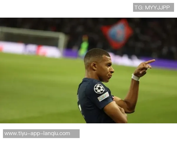 姆巴佩现场观战非洲杯却见阿什拉夫替补未上场令人失望